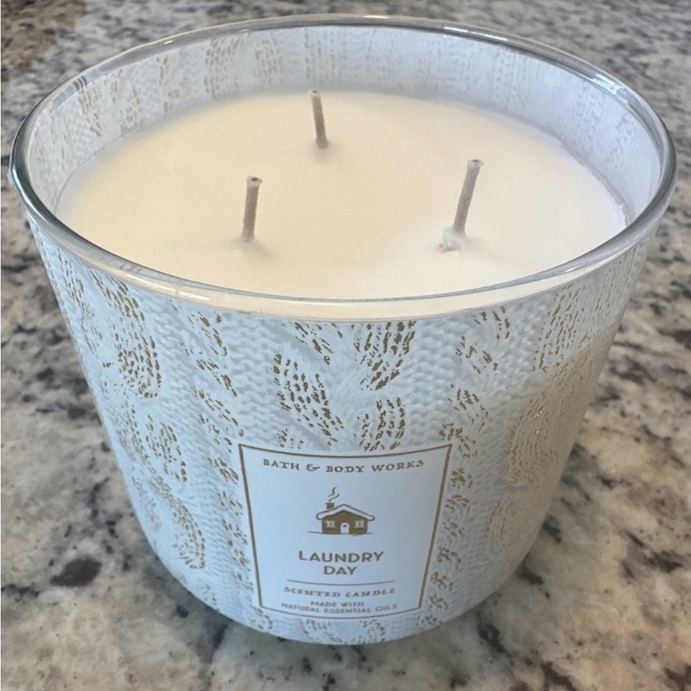 Bath & Body Works: 14.5 Oz 3-Wick Candle: Laundry Day
